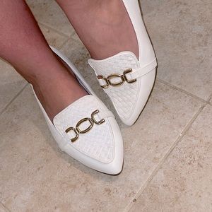 🤍Classy white Anne Klein quilted loafers/flats!! 🥿🤍